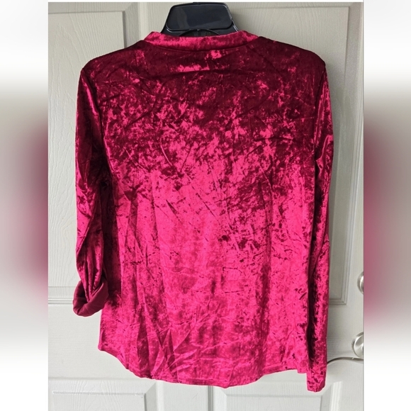 Crystal Boutique Crushed Velvety Blouse Sz M Red Roll Tab Sleeve V Neck New - Picture 11 of 11